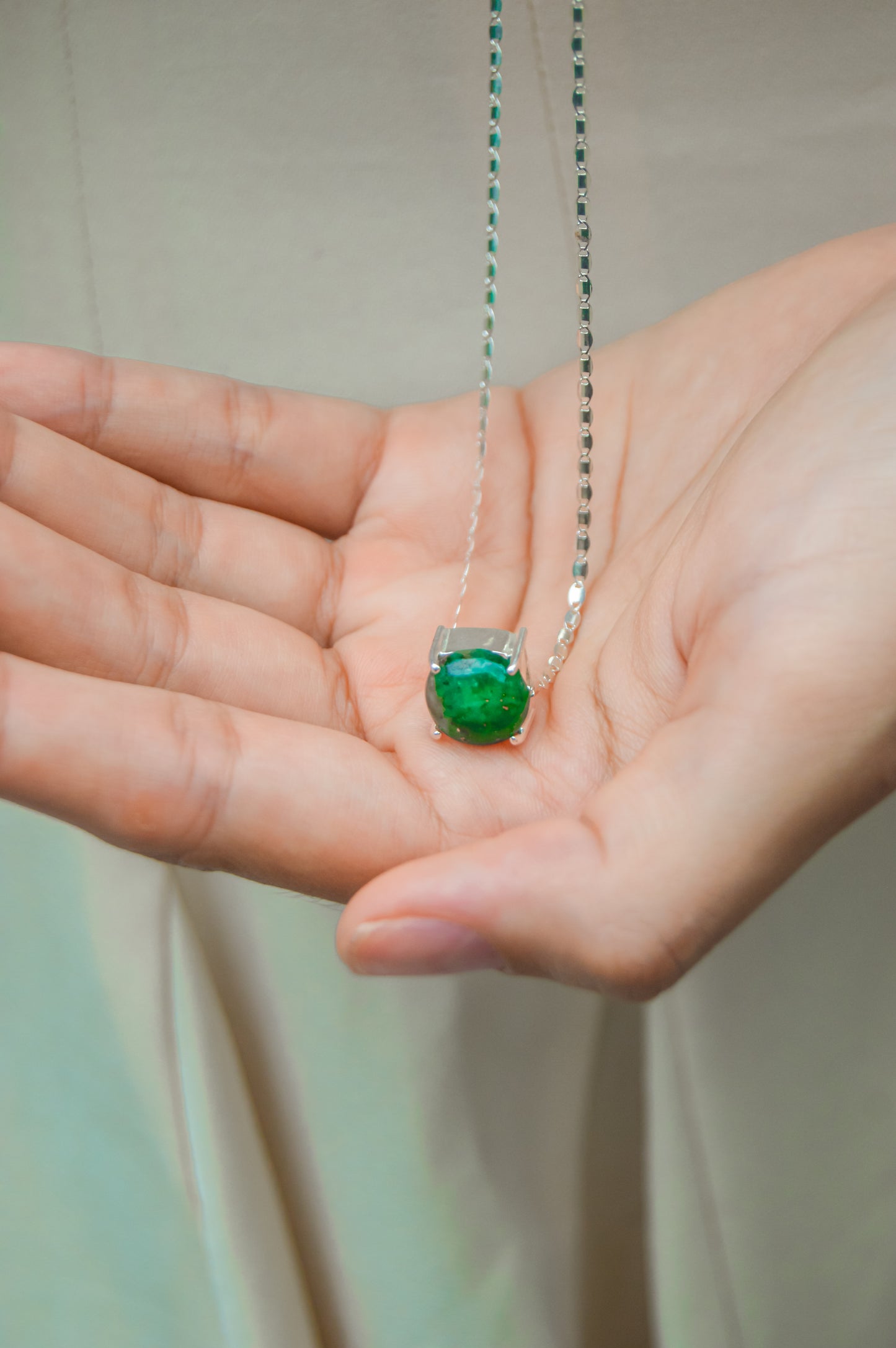 Dije De Plata Con Esmeralda Cauchon