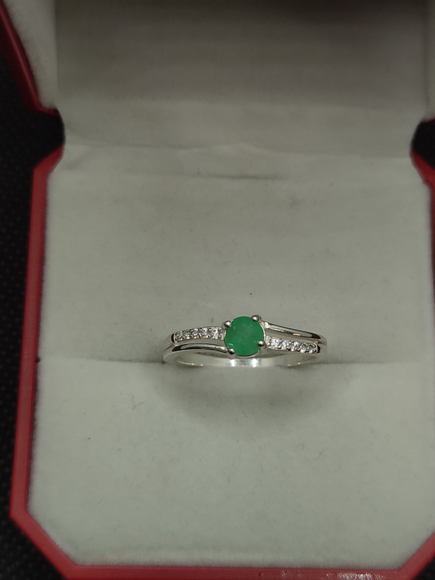 Anillo De Plata Con Esmeralda