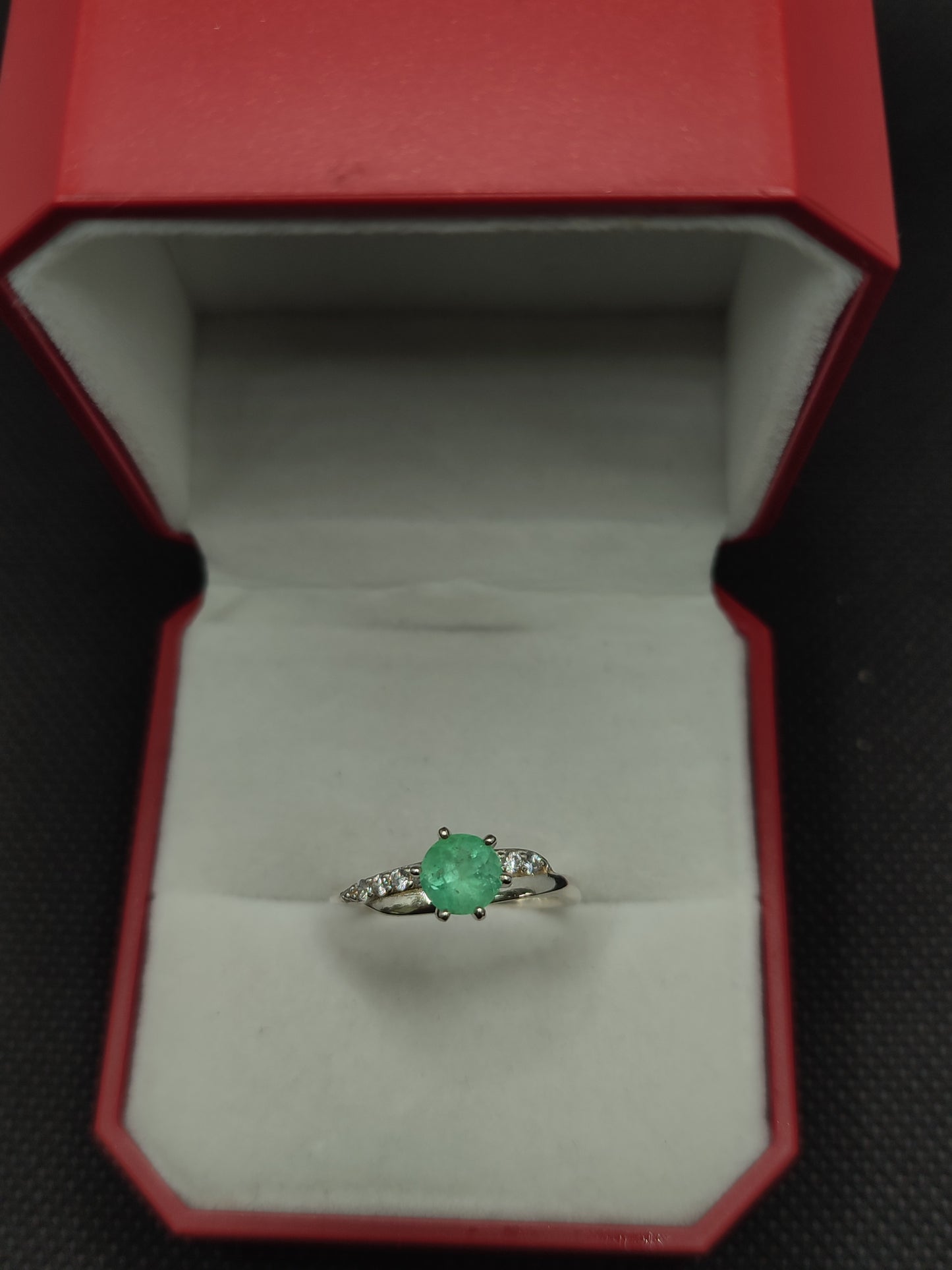 Anillo De Plata Con Esmeralda