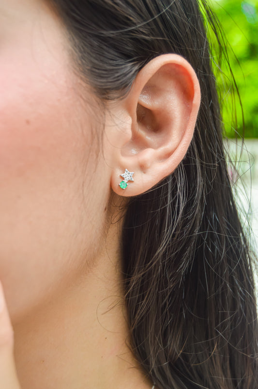 Aretes En Plata Forma De Estrella Con Esmeraldas