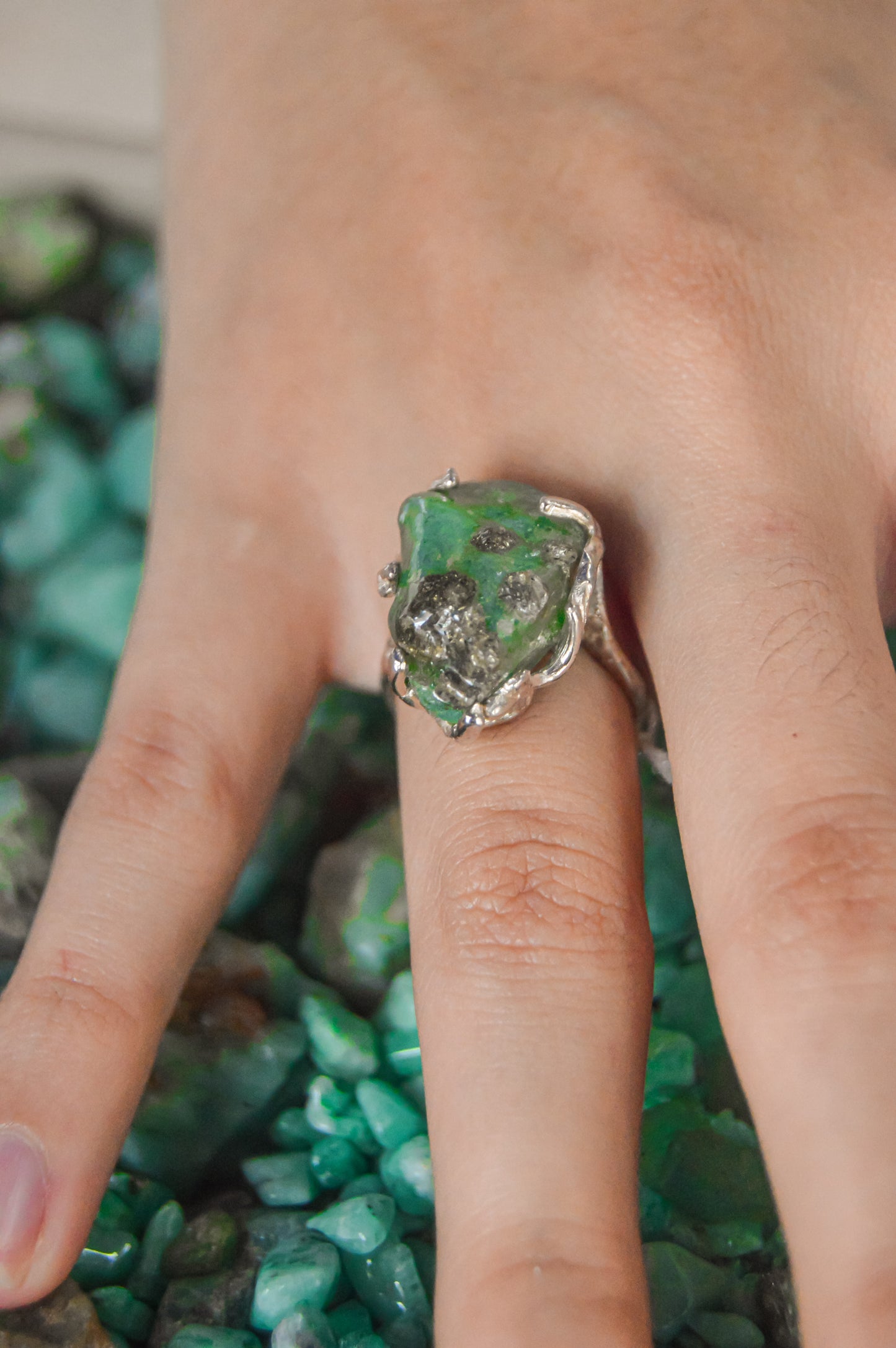 Anillo De Plata Con esmeralda En Bruto