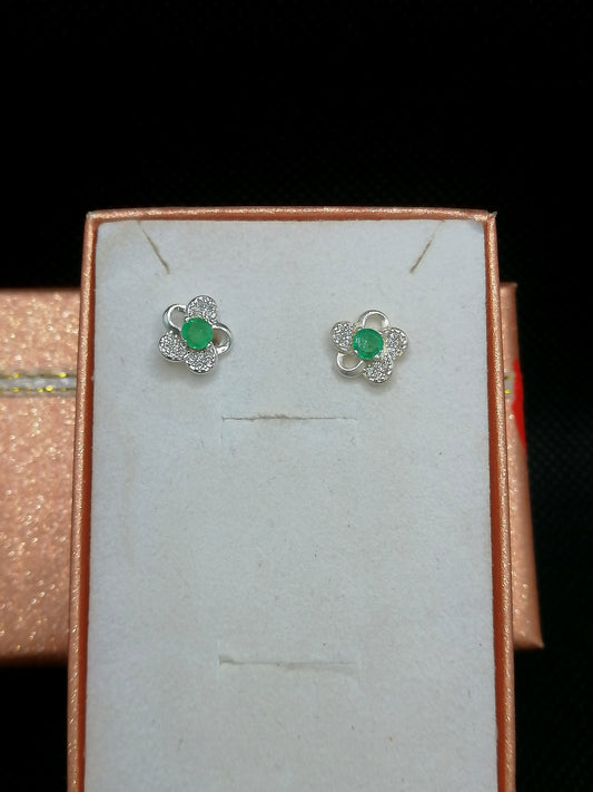 Aretes De Plata Forma Flor Cinco Punta Redondas Con Esmeraldas
