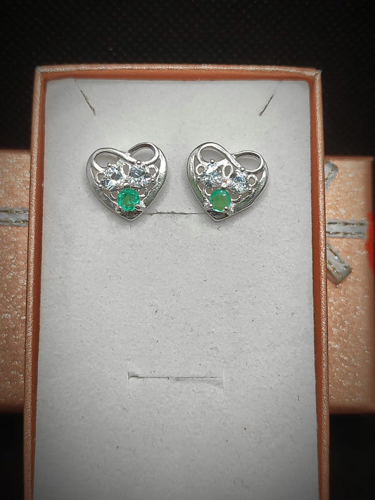 Aretes De Plata Forma Corazon Con Esmeraldas