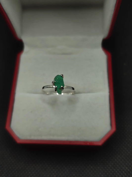 Anillo De Plata Con Esmeralda En Bruto