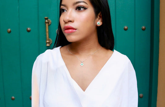 Juego De Plata Forma De Flor Doce Puntas Con Esmeraldas